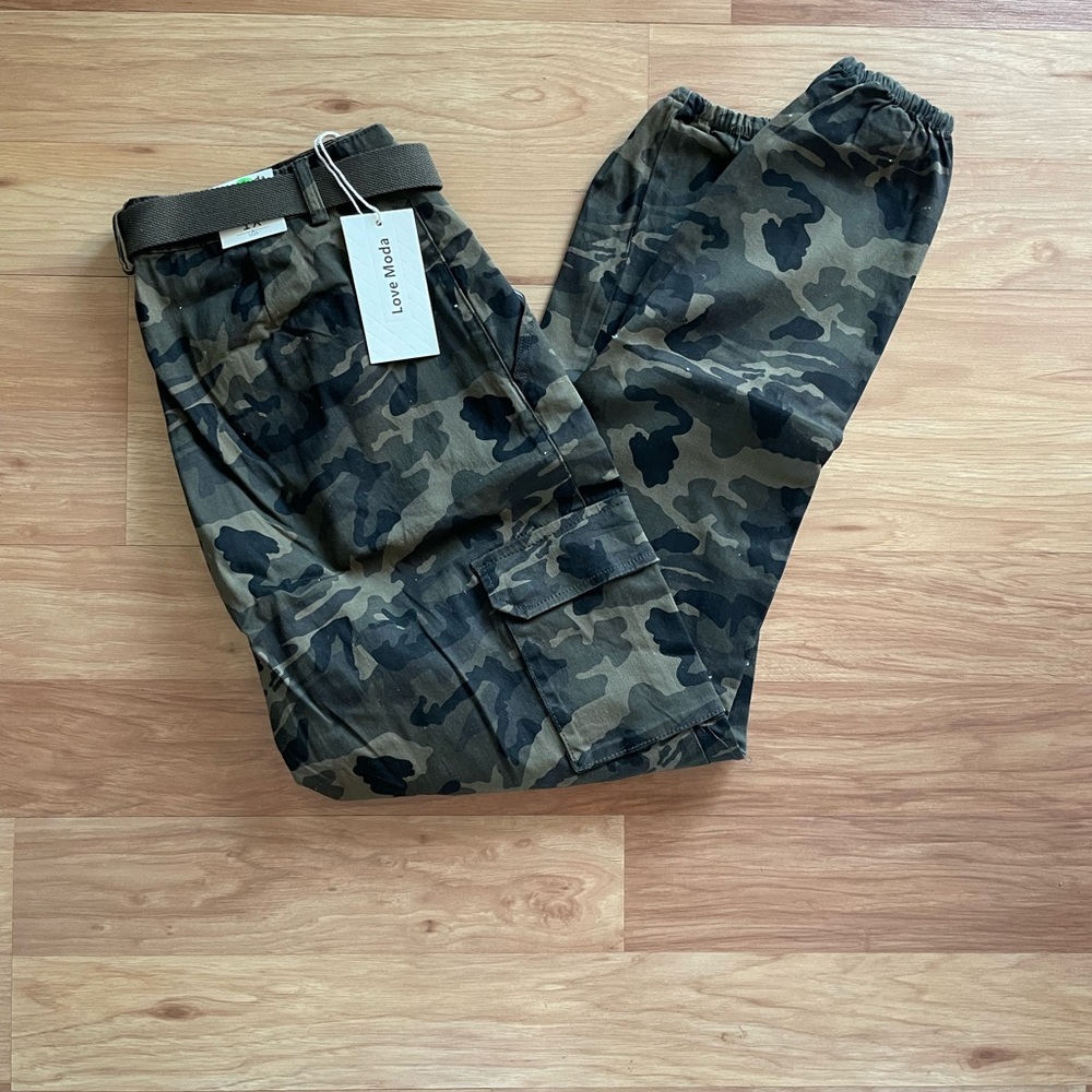 Camo cargo joggers